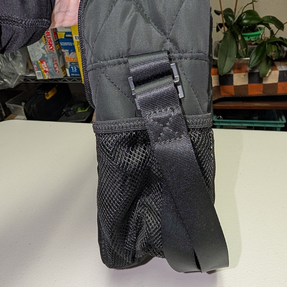 Vera Bradley Black Quilted Lunch Bag - Picture 6 of 7